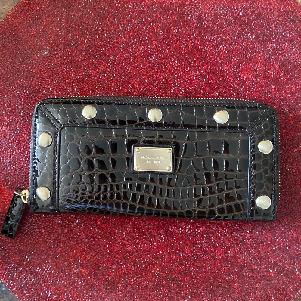 Authentic Michael Kors Wallet Perfect condition Dark Chocolate Brown